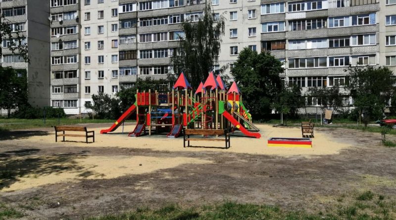 Сумська міська рада двічі оплатила капітальний ремонт дитячого майданчика 25-річній ФОП