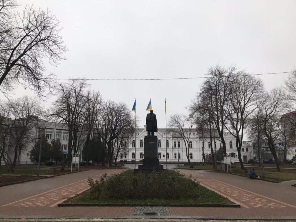 1,5 млн на плитку та ліхтарі – у Сумах фірма з “криміналом” відремонтувала сквер ім. Тараса Шевченка