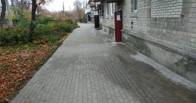 На ремонті тротуарів в Охтирці, фірма прописана в житловому будинку, заробляє мільйони
