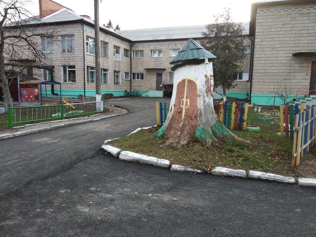 В Охтирському дитячому садку “аби як” виконали ремонт території