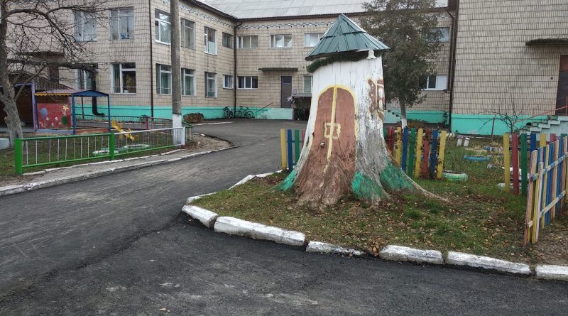 В Охтирському дитячому садку “аби як” виконали ремонт території