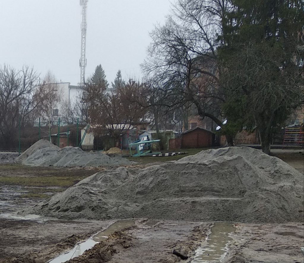 В Охтирці фірма з двома робітниками побудує майданчик за 2,5 млн. грн.