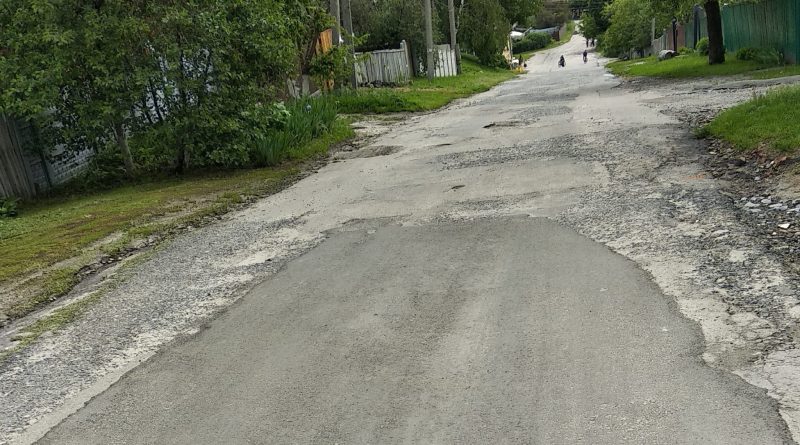 Фірма з київською пропискою нашвидкуруч виконала ремонт дороги в Тростянці