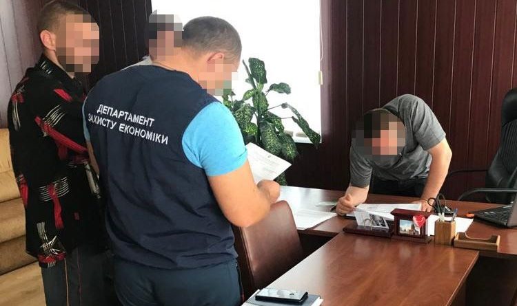 На Сумщині поліція викрила голову райдержадміністрації на хабарі у 65 тисяч гривень