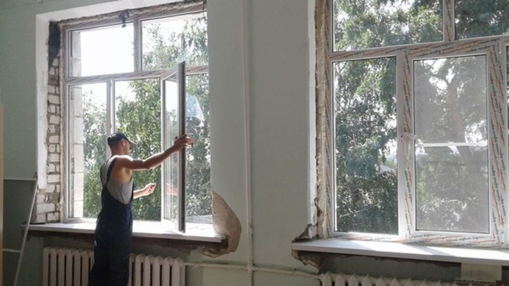 Фірма, підозрювана в розтраті бюджетних коштів, замінить вікна в школі за 1,2 млн. грн.