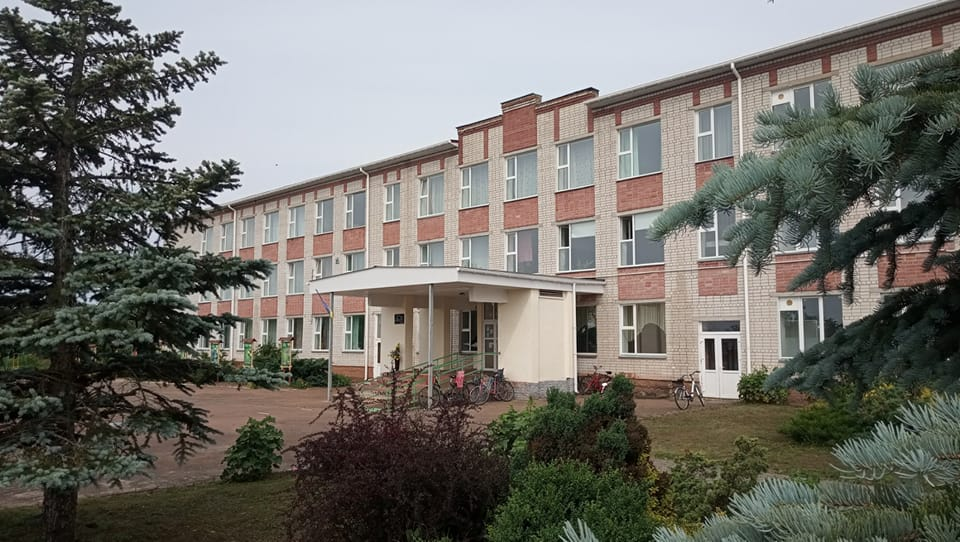 Скандальний ремонт харчоблоку Добрянського ліцею: таблетки на десятиліття та позолочений візок 2 Скандальний ремонт харчоблоку Добрянського ліцею: таблетки на десятиліття та позолочений візок