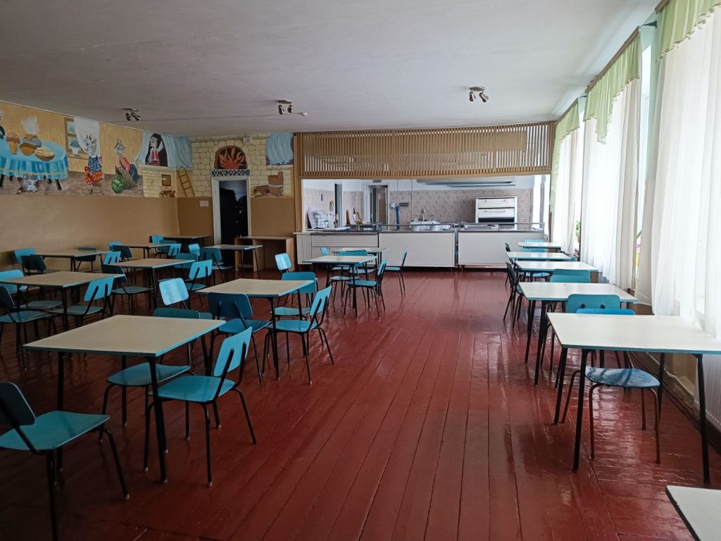 Скандальний ремонт харчоблоку Добрянського ліцею: таблетки на десятиліття та позолочений візок 14 Скандальний ремонт харчоблоку Добрянського ліцею: таблетки на десятиліття та позолочений візок