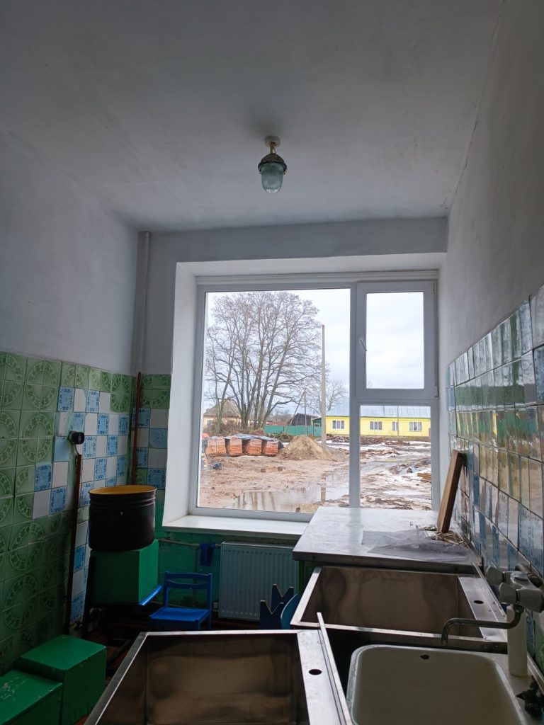 Скандальний ремонт харчоблоку Добрянського ліцею: таблетки на десятиліття та позолочений візок 12 Скандальний ремонт харчоблоку Добрянського ліцею: таблетки на десятиліття та позолочений візок