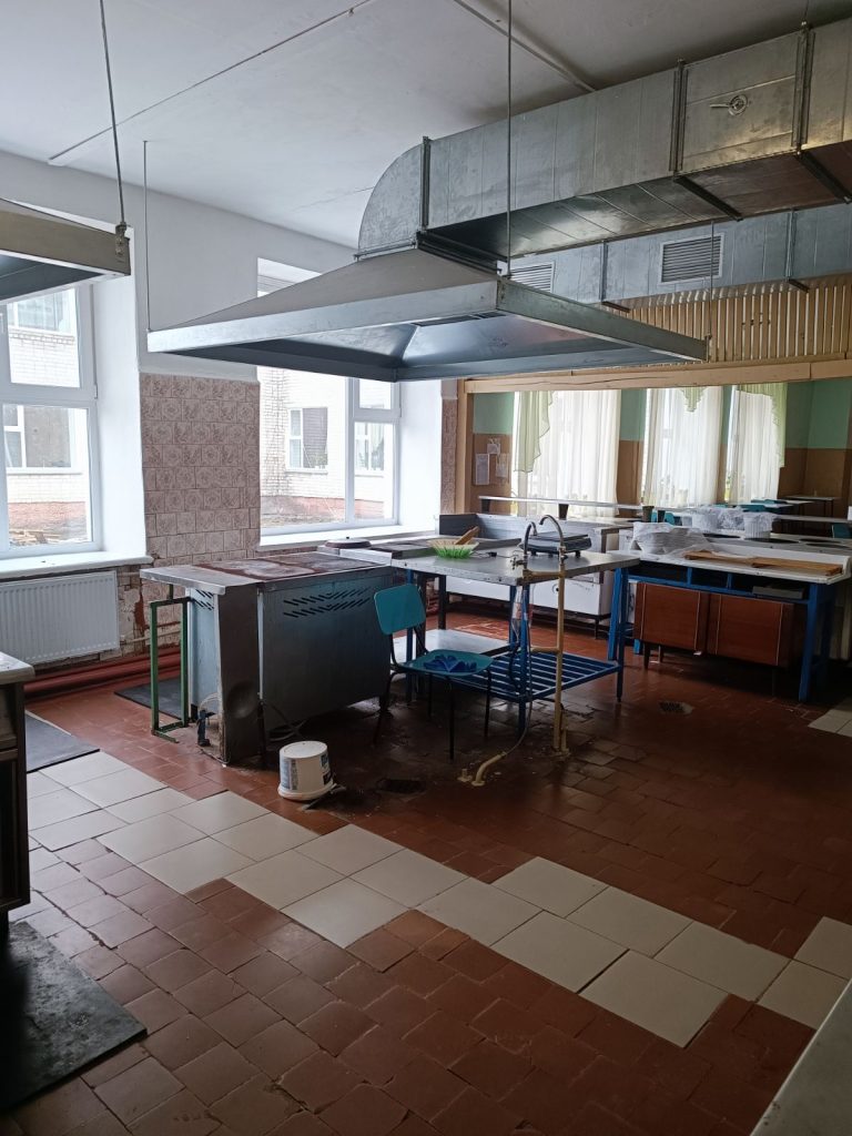 Скандальний ремонт харчоблоку Добрянського ліцею: таблетки на десятиліття та позолочений візок 18 Скандальний ремонт харчоблоку Добрянського ліцею: таблетки на десятиліття та позолочений візок