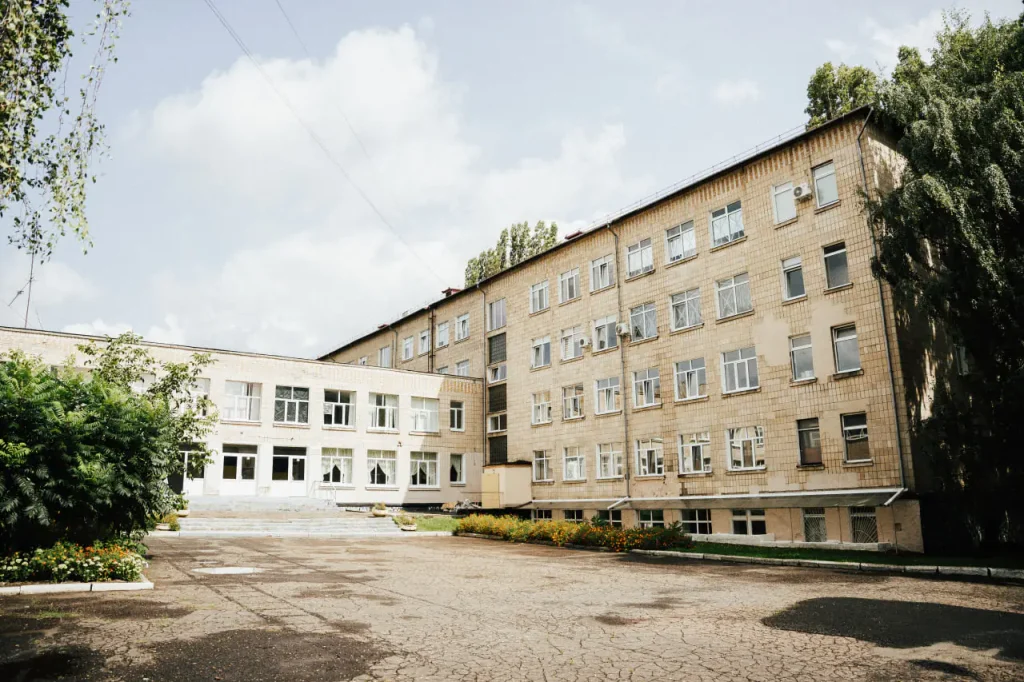 Під час будівництва укриття для ліцею №33 в Сумах завищили вартість цегли на 1,2 млн грн