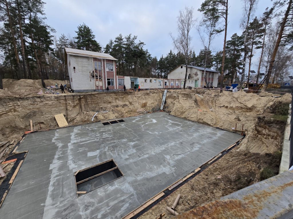 Під час будівництва меморіалу для школи в Ягідному могли завищити вартість матеріалів на 8,7 млн грн