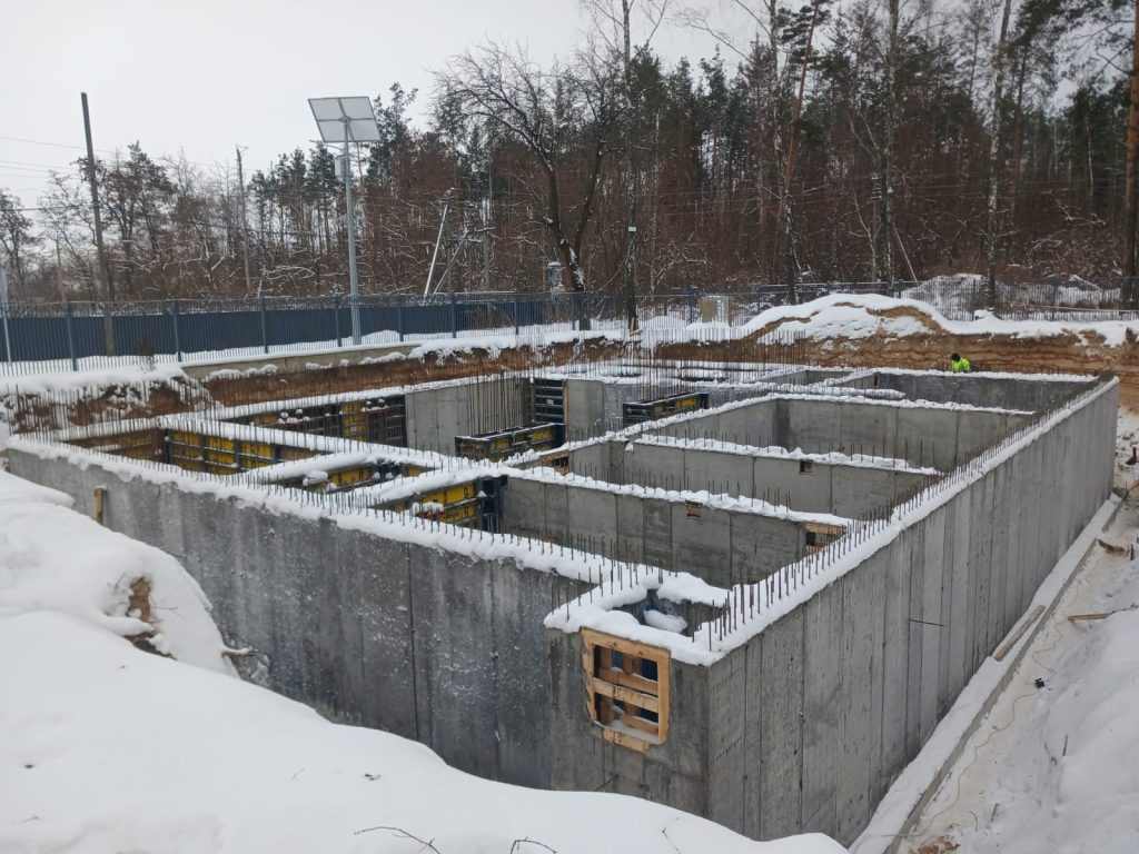 Під час будівництва меморіалу для школи в Ягідному могли завищити вартість матеріалів на 8,7 млн грн