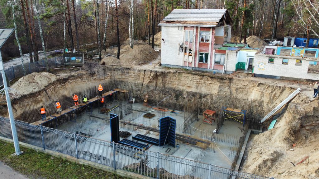 Під час будівництва меморіалу для школи в Ягідному могли завищити вартість матеріалів на 8,7 млн грн