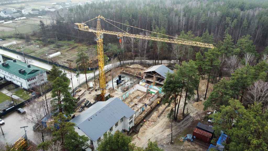 Під час будівництва меморіалу для школи в Ягідному могли завищити вартість матеріалів на 8,7 млн грн
