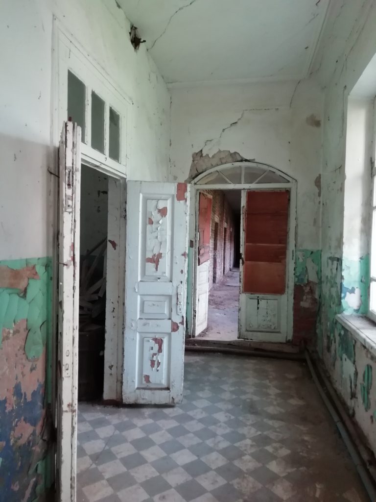 У Ромнах реконструюють приміщення прибудови Обласної клінічної спеціалізованої лікарні із завищеними на 2,5 млн грн цінами на матеріали 6 У Ромнах реконструюють приміщення прибудови Обласної клінічної спеціалізованої лікарні із завищеними на 2,5 млн грн цінами на матеріали