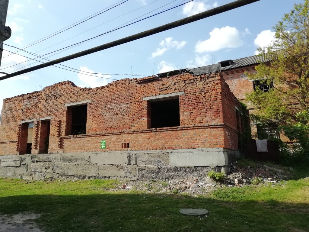 У Ромнах реконструюють приміщення прибудови Обласної клінічної спеціалізованої лікарні із завищеними на 2,5 млн грн цінами на матеріали 9 У Ромнах реконструюють приміщення прибудови Обласної клінічної спеціалізованої лікарні із завищеними на 2,5 млн грн цінами на матеріали