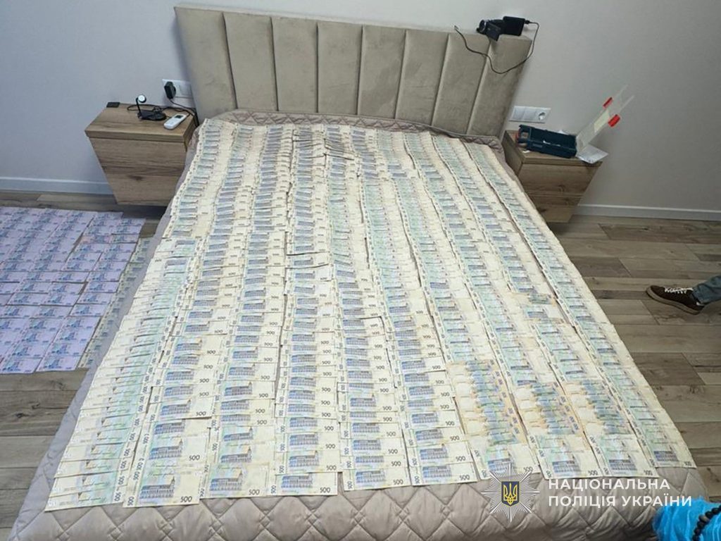 Диплом за 350 доларів, світильники вдесятеро дорожчі та хабарі за безоплатне лікування: шо розслідують на Сумщині 2 Диплом за 350 доларів, світильники вдесятеро дорожчі та хабарі за безоплатне лікування: шо розслідують на Сумщині